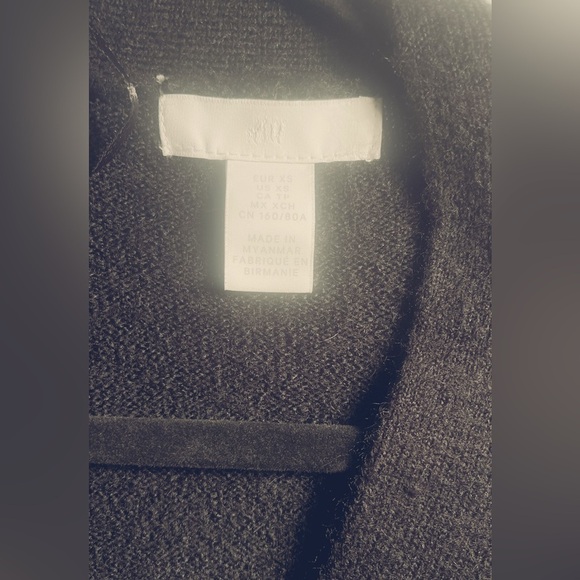H&M cropped black poly blend pocket soft long sleeve sweater knit cardigan XS - Picture 4 of 5